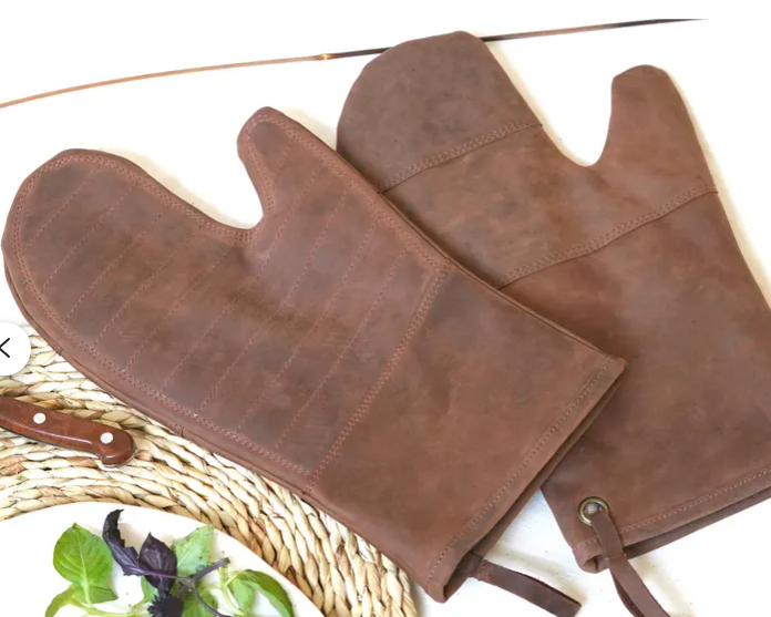 Leather oven mitts by leilamous. Made in BC Gift guide by Vancouver Island View
